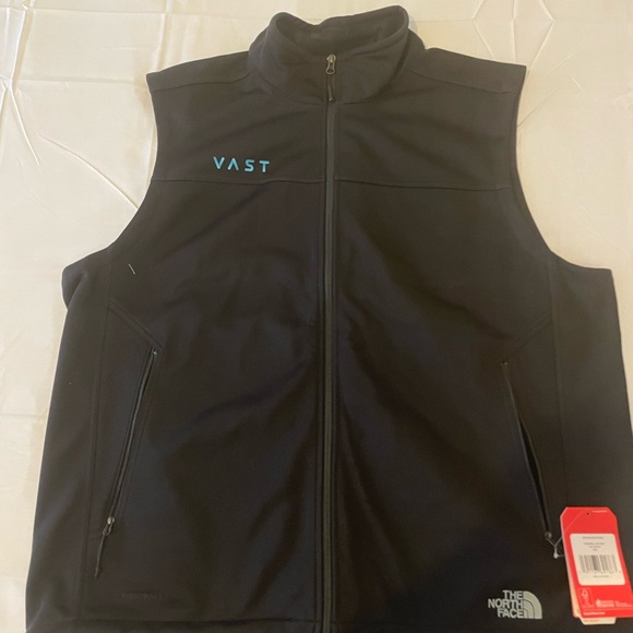 Brand new North face vest - Picture 1 of 3